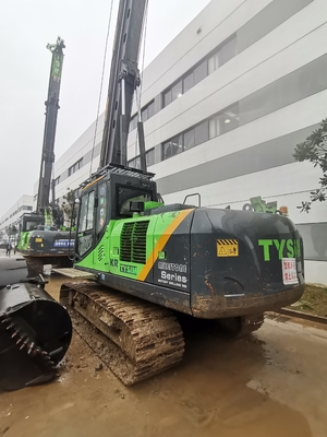 Instalação de empilhadeira usada com projeto de redução de vibração em vários estágios e forte desempenho de travagem rotativa